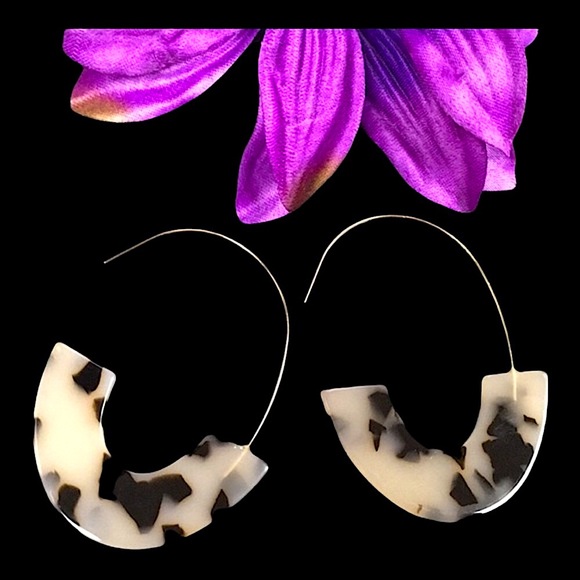 Marble Top Tan and Black Hoop Dangle Earrings - Picture 3 of 4